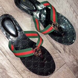 Gucci Flip Flops Women's Black leather with Red and Green Straps